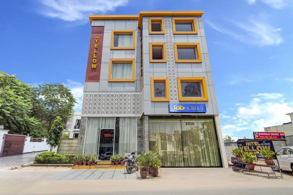 hotel yellow
