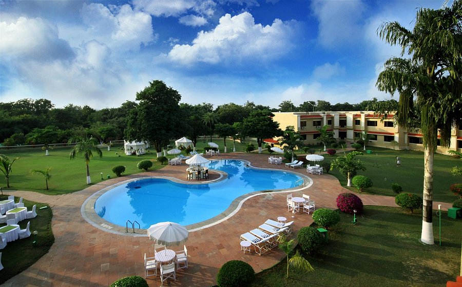 hotel-clarks-khajuraho
